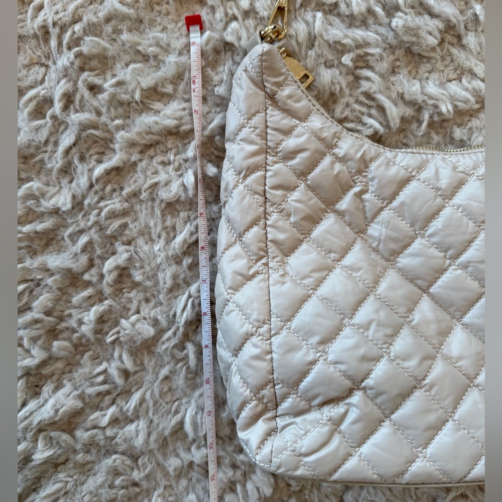 NWOT Jen & Co tan quilted bag with gold chair strap - Picture 3 of 6
